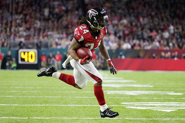 Atlanta Falcons running back Devonta Freeman (24) charges into the end zone on a five-yard touchdown carry in the second quarter of Super Bowl LI at NRG Stadium against the New England Patriots in Houston Texas on February 5, 2017.  SBP20170205714 JOHNxANGELILLO