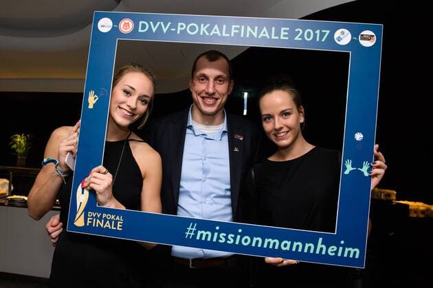 28.01.2017, SAP Arena, Mannheim Volleyball, DVV-Pokal Finale, Pokalnacht Louisa Lippmann ( 3 Schwerin), Felix Fischer ( 6 Berlin), Denise Hanke ( 10 Schwerin)
