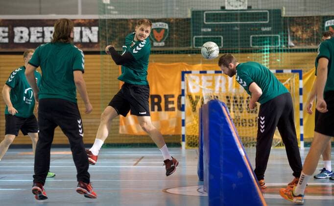 Handball HBL Berlin 29.09.2016 FUECHSE TOWN ( FÜCHSE TOWN ) Trainigszentrum der Fuechse Berlin im Stadtbezirk Hohenschoenhausen Kresimir KOZINA 44 Fuechse Steffen FAETH ( FÄTH ) 23 Fuechse