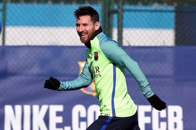 Bilder des Tages - SPORT FC Barcelona Barca s Lionel Messi takes part in a team s training session in Sant Joan Despi, outside Barcelona, northeastern Spain, 06 February 2017. The team prepares the King s Cup semifinals second leg match against Atletico de Madrid at Barcelona s Camp Nou Stadium on 07 February 2017. FC Barcelona prepares its upcoiming King s Cup match against Atletico de Madrid !ACHTUNG: NUR REDAKTIONELLE NUTZUNG!  20170206-636219835290518807