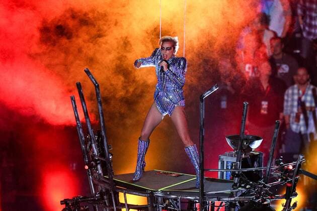 HOUSTON, TX - FEBRUARY 05: Lady Gaga performs during the Pepsi Halftime Show for Super Bowl LI on February 05, 2017, at NRG Stadium in Houston, TX. (Photo by Rich Graessle Icon Sportswire) NFL American Football Herren USA FEB 05 Super Bowl LI - Halftime Show Icon020517038051 EDITORIAL USE ONLY