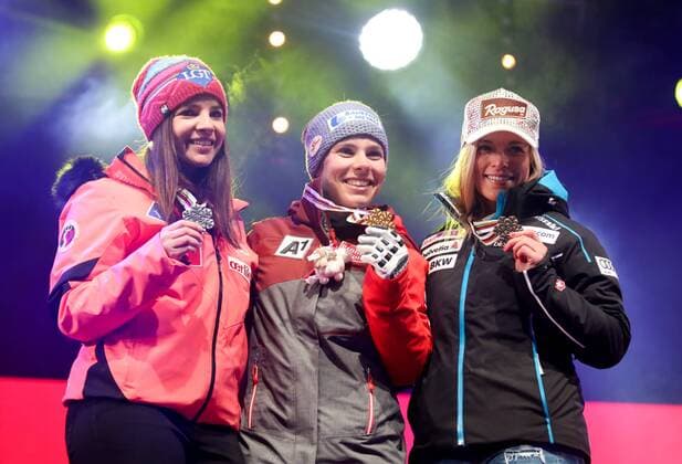 Bilder des Tages - SPORT ALPINE SKIING - FIS Ski WC St. Moritz SANKT MORITZ,SWITZERLAND,07.FEB.17 - ALPINE SKIING - FIS Alpine World Ski Championships, Super G, ladies, award ceremony. Image shows Tina Weirather (LIE), Nicole Schmidhofer (AUT) and Lara Gut (SUI). Keywords: medal. GEPAxpictures xChristianxWalgram