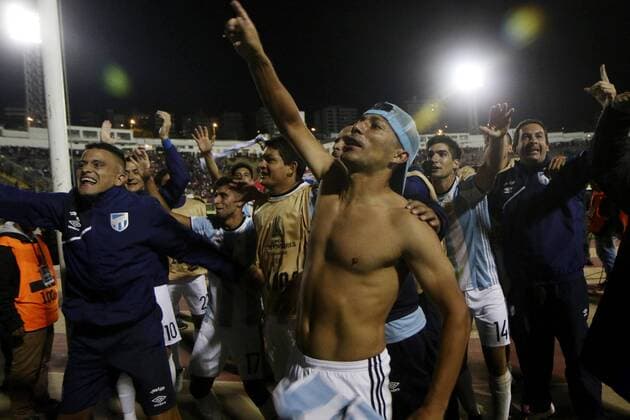Argentine Atletico de Tucuman s players celebrate their victory against Ecuadorian Nacional during their Copa Libertadores match at Atahualpa stadium in Quito, Ecuador, 07 February 2017. NACIONAL (ECU) - ATLETICO TUCUMAN (ARG) !ACHTUNG: NUR REDAKTIONELLE NUTZUNG!  Copyright: xROLANDOxENRÍQUEZx QUI102 20170208-636221292492106983