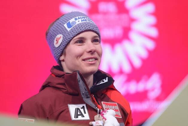 ALPINE SKIING - FIS Ski WC St. Moritz SANKT MORITZ,SWITZERLAND,07.FEB.17 - ALPINE SKIING - FIS Alpine World Ski Championships, Super G, ladies, award ceremony. Image shows Nicole Schmidhofer (AUT). GEPAxpictures xChristianxWalgram