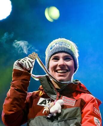 07, St. Moritz, SUI, FIS Weltmeisterschaften Ski Alpin, St. Moritz 2017, Super G, Damen, Siegerehrung, im Bild Nicole Schmidhofer (AUT, Weltmeisterin) Nicole Schmidhofer (AUT, Weltmeisterin) during the winner ceremony for the ladie s SuperG of the FIS Ski World Championships 2017. St. Moritz, Switzerland on 2017 02 07. St. Moritz EP_eri