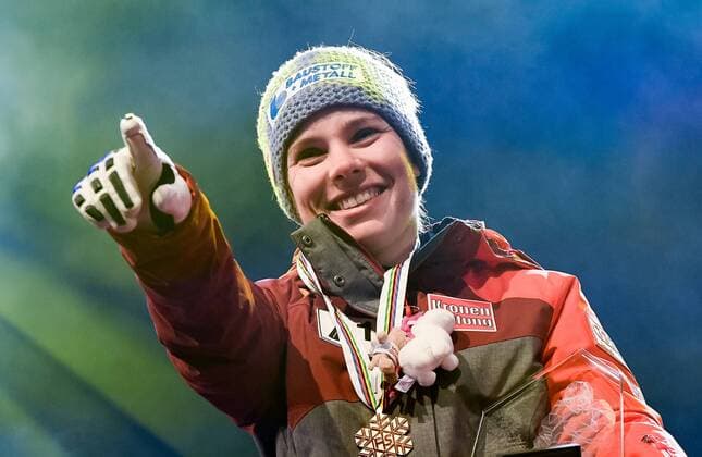 07, St. Moritz, SUI, FIS Weltmeisterschaften Ski Alpin, St. Moritz 2017, Super G, Damen, Siegerehrung, im Bild Nicole Schmidhofer (AUT, Weltmeisterin) Nicole Schmidhofer (AUT, Weltmeisterin) during the winner ceremony for the ladie s SuperG of the FIS Ski World Championships 2017. St. Moritz, Switzerland on 2017 02 07. St. Moritz EP_eri