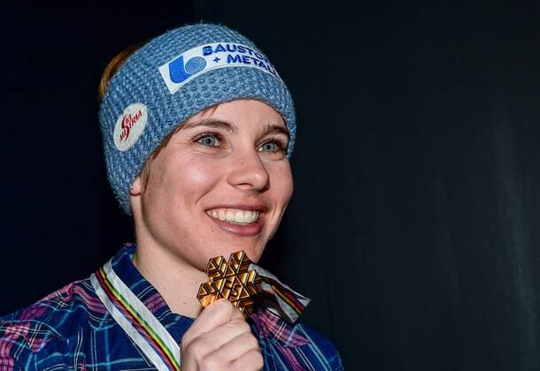 07, St. Moritz, SUI, FIS Weltmeisterschaften Ski Alpin, St. Moritz 2017, Super G, Damen, Siegerehrung, im Bild Nicole Schmidhofer (AUT, Weltmeisterin) Nicole Schmidhofer (AUT, Weltmeisterin) during the winner ceremony for the ladie s SuperG of the FIS Ski World Championships 2017. St. Moritz, Switzerland on 2017 02 07. St. Moritz EP_eri