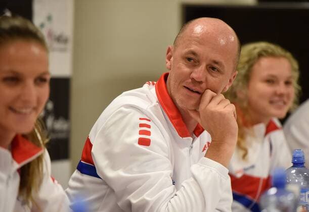 From left Czech tennis players Karolina Pliskova, non-playing captain Petr Pala, Katerina Siniakova speak during the press conference PK Pressekonferenz prior to the first round 2017 Fed Cup in Ostrava, Czech Republic, February 8, 2017. (CTKxPhoto JaroslavxOzana) CTKPhotoP201702080747601  jao 6