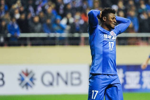 Obafemi Martins of China s Shanghai Greenland Shenhua F.C. reacts after missing a goal against Australia s Brisbane Roar F.C. in a qualifying match during the 2017 AFC Champions League in Shanghai, China, 8 February 2017. Carlos Tevez s debut for big-spending Chinese Super League side Shanghai Shenhua did not go as planned. In fact, it was the exact opposite as they were unceremoniously dumped out of the Asian Champions League play-off by Brisbane Road. Tevez, who moved to China from Boca Juniors for a reported ¡ê615,000-a-week and became the world s highest-paid player , couldn t help his new team-mates as they went down 2-0 in one of the biggest shocks the AFC has seen. Carlos Tevez has nightmare debut for Shanghai Shenhua as they are dumped out of AFC Champions League  20170208_13433