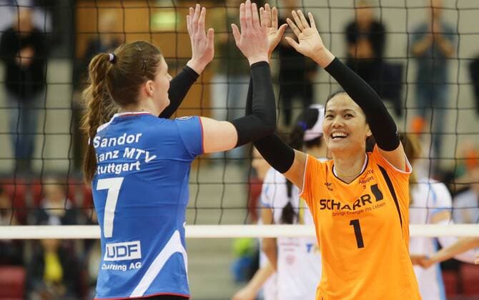 Stuttgart , Volleyball CEV Pokal Achtelfinale Hinspiel , Allianz MTV Stuttgart vs. Agel Prostejov , von links: Renata Sandor Wanna Buakaew ( Allianz )