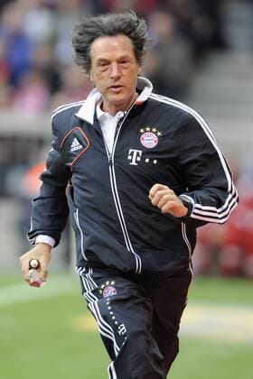 Uli Hoeness will Hans Wilhelm MUELLER WOHLFAHRT zum FC Bayern zurueckholen. Laut Medienberichten habe es bereits ein Treffen in einem Muenchner Restaurant gegeben. Bei dem Gespraech sollen auch zwei Praxis-Kollegen des renommierten Mediziners dabei gewesen sein.Archivfoto: Vereinsarzt Hans Wilhelm MUELLER WOHLFAHRT,Einzelbild,angeschnittenes Einzelmotiv,Halbfigur,halbe Figur Fussball 1. Bundesliga, 11. Spieltag, FC Bayern Muenchen (M)-Eintracht Frankfurt (F) Liga1,Spieltag11,Saison 2012 13,am 10.11.2012. A L L I A N Z A R E N A. Â