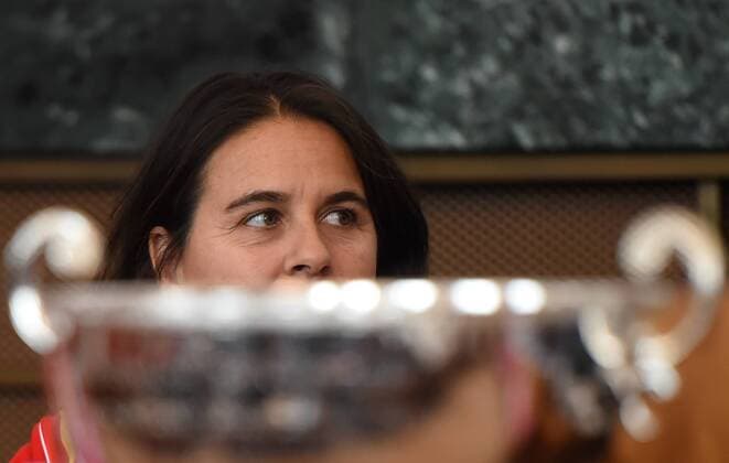 Barbora Strycova and Garbine Muguruza will meet in the first tennis match of the Fed Cup 1st round tie between the Czech Republic and Spain on Saturday, lots decided in Prague, Czech Republic, February 10, 2017. The second women s singles match will be played by Karolina Pliskova and Lara Arruabarrena. On Sunday, Strycova will meet Arruabarrena and Pliskova will meet Muguruza. For the doubles match, the Czechs nominated Lucie Safarova and Katerina Siniakova, the Spaniards Sara Sorribes and Maria Jose Martinez. Conchita Martinez (pictured) z, non-playing captain of Spain with cup. (CTKxPhoto JaroslavxOzana) CTKPhotoP201702100746401  jao 12