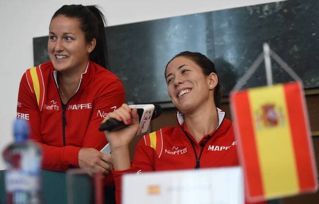Barbora Strycova and Garbine Muguruza (right) will meet in the first tennis match of the Fed Cup 1st round tie between the Czech Republic and Spain on Saturday, lots decided in Prague, Czech Republic, February 10, 2017. The second women s singles match will be played by Karolina Pliskova and Lara Arruabarrena (left). On Sunday, Strycova will meet Arruabarrena and Pliskova will meet Muguruza. For the doubles match, the Czechs nominated Lucie Safarova and Katerina Siniakova, the Spaniards Sara Sorribes and Maria Jose Martinez. (CTKxPhoto JaroslavxOzana) CTKPhotoP201702100774601  jao 16