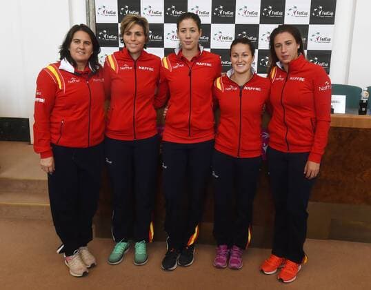 Barbora Strycova and Garbine Muguruza will meet in the first tennis match of the Fed Cup 1st round tie between the Czech Republic and Spain on Saturday, lots decided in Prague, Czech Republic, February 10, 2017. The second women s singles match will be played by Karolina Pliskova and Lara Arruabarrena.On Sunday, Strycova will meet Arruabarrena and Pliskova will meet Muguruza.For the doubles match, the Czechs nominated Lucie Safarova and Katerina Siniakova, the Spaniards Sara Sorribes and Maria Jose Martinez. (CTKxPhoto JaroslavxOzana) CTKPhotoP201702100825801  jao 24 k
