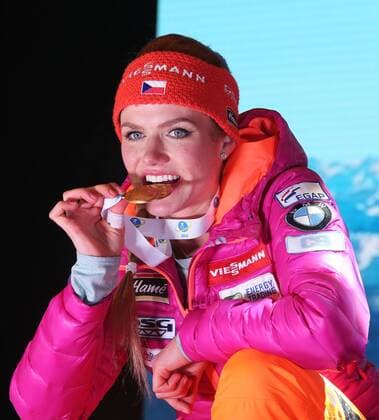 Hochfilzen Biathlon IBU Weltmeisterschaften Hochfilzen, Frauen Sprint, Siegerin Gabriela Koukalova (CZE) mit ihrer Goldmedaille