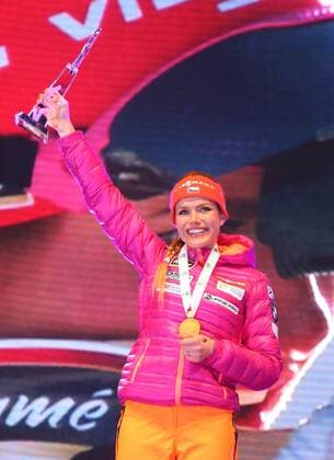 Hochfilzen Biathlon IBU Weltmeisterschaften Hochfilzen, Frauen Sprint, Siegerin Gabriela Koukalova (CZE) mit ihrer Goldmedaille bei der Siegerehrung