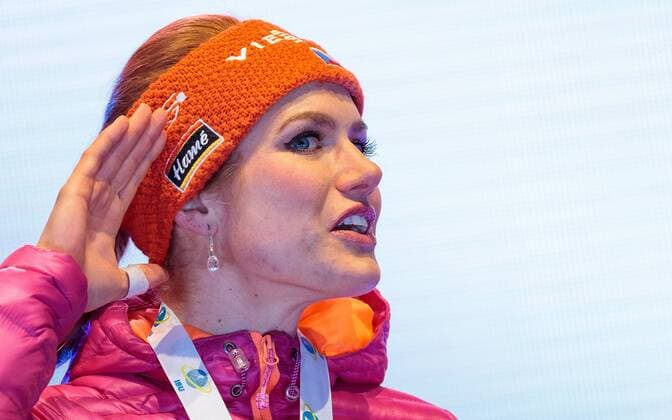 10.02.2017, Biathlonarena, Hochfilzen, AUT, IBU Weltmeisterschaften Biathlon, Hochfilzen 2017, Sprint Frauen, Siegerehrung, im Bild Siegerin und Weltmeisterin Gabriela Koukalova (CZE) Winner and World Champion Gabriela Koukalova of Czech Republic presents her Goldmedal during Winner Ceremony of the Ladies Sprint of the IBU Biathlon World Championships at the Biathlonarena in Hochfilzen, Austria on 2017 02 10. -Pressefoto Hochfilzen  EP_fei  