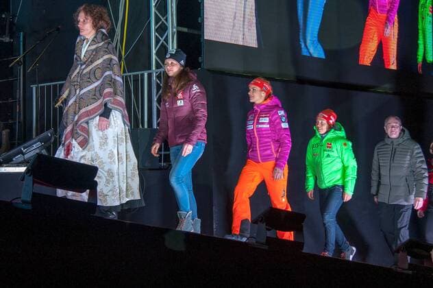 Die Medalliengewinnerinen auf dem Weg zur Siegerehrung Anais CHEVALIER (FRA), Gabriela KOUKALOVA (CZE), Laura DAHLMEIER (GER). Oesterreich, Hochfilzen: Wintersport, Biathlon, IBU World Championships 2017 - 7,5km Sprint Damen am 10.02.2017, Biathlonstadion.