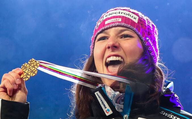 Bilder des Tages - SPORT ALPINE SKIING - FIS Ski WC St. Moritz SANKT MORITZ,SWITZERLAND,10.FEB.17 - ALPINE SKIING - FIS Alpine World Ski Championships, alpine combined, award ceremony. Image shows the rejoicing of Wendy Holdener (SUI). Keywords: medal. GEPAxpictures xChristianxWalgram