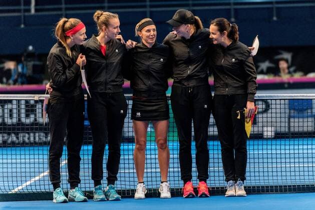 Tennis, FedCup in Bukarest, Rumänien - Belgien Tennis - FED Cup by BNP 2017 game between Romania and Belgium February 2017 February 11, 2017: The Belgium team at the opening ceremony of the FED Cup by BNP 2017 game between Romania and Belgium at Sala Polivalenta, Bucuresti, Romania ROU. Copyright: Cronos Catalin Soare