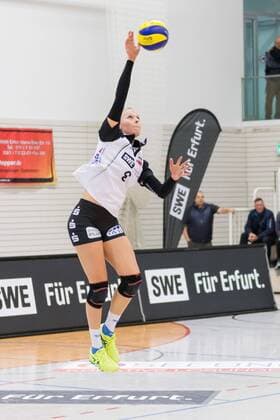 Antonia Stautz (Schwarz-Weiß Erfurt, 6) bei der Angabe, Volleyball, Volleyball-Bundesliga Frauen, Schwarz-Weiß Erfurt - VfB 91 Suhl Lotto Thüringen, xprx