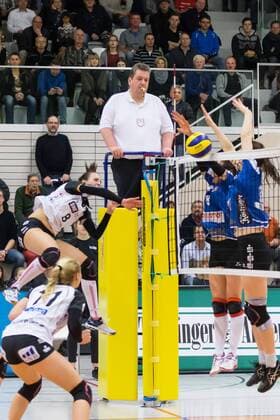 Natascha Niemczyk (Schwarz-Weiß Erfurt, 8) (links) beim Angriff, Volleyball, Volleyball-Bundesliga Frauen, Schwarz-Weiß Erfurt - VfB 91 Suhl Lotto Thüringen, xprx