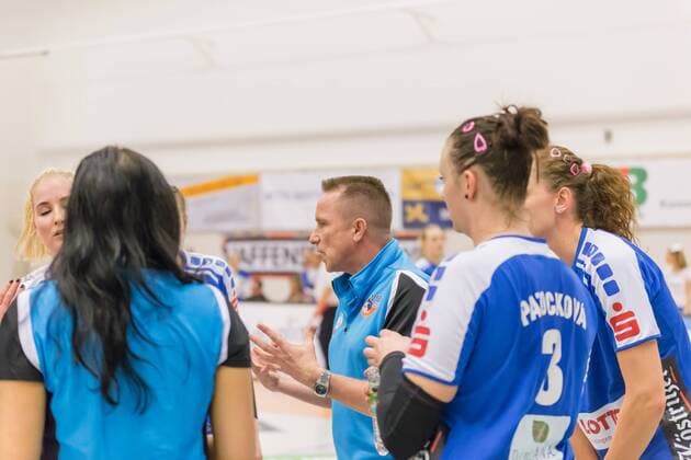 Teamkreis, Mannschaftskreis, Ansprache, Motivation VfB Suhl während der Auszeit, Volleyball, Volleyball-Bundesliga Frauen, Schwarz-Weiß Erfurt - VfB 91 Suhl Lotto Thüringen, xprx