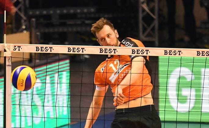 Paul Carroll (BR Volleys), beim Schmetterball BR Volleys Berlin - TV Rottenburg Deutsche Volleyball Liga, Saison 2016 2017, Herren, Männer, Männer, men, Volleyball, Deutschland, Germany, Max-Schmeling-Halle Berlin, 11.1.2017