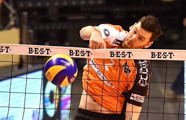 Steven Marshall (BR Volleys), beim Schmetterball BR Volleys Berlin - TV Rottenburg Deutsche Volleyball Liga, Saison 2016 2017, Herren, Männer, Männer, men, Volleyball, Deutschland, Germany, Max-Schmeling-Halle Berlin, 11.1.2017