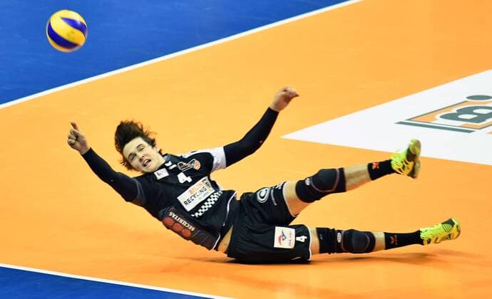 Luke Perry (BR Volleys), bei der Ballannahme BR Volleys Berlin - TV Rottenburg Deutsche Volleyball Liga, Saison 2016 2017, Herren, Männer, Männer, men, Volleyball, Deutschland, Germany, Max-Schmeling-Halle Berlin, 11.1.2017