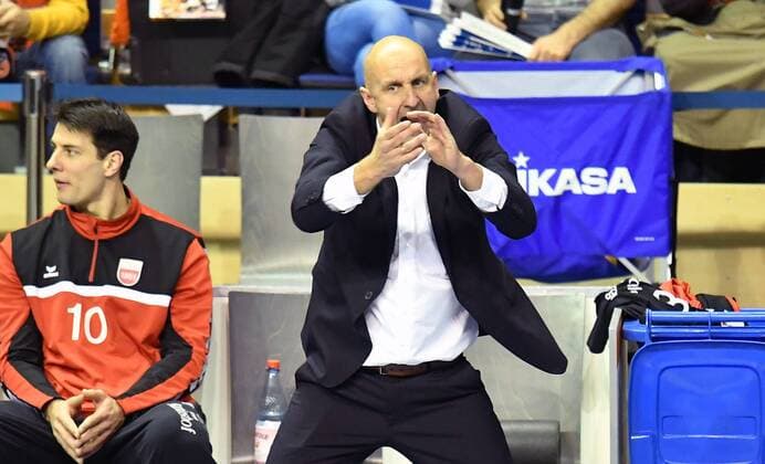 Hans-Peter Müller-Angstenberger (Trainer Rottenburg), am Spielfeldrand BR Volleys Berlin - TV Rottenburg Deutsche Volleyball Liga, Saison 2016 2017, Herren, Männer, Männer, men, Volleyball, Deutschland, Germany, Max-Schmeling-Halle Berlin, 11.1.2017