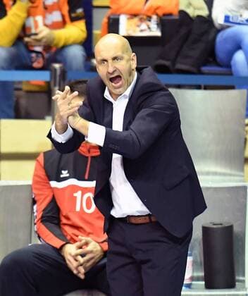 Hans-Peter Müller-Angstenberger (Trainer Rottenburg), am Spielfeldrand BR Volleys Berlin - TV Rottenburg Deutsche Volleyball Liga, Saison 2016 2017, Herren, Männer, Männer, men, Volleyball, Deutschland, Germany, Max-Schmeling-Halle Berlin, 11.1.2017