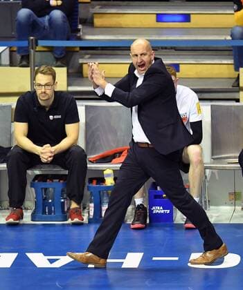 Hans-Peter Müller-Angstenberger (Trainer Rottenburg), am Spielfeldrand BR Volleys Berlin - TV Rottenburg Deutsche Volleyball Liga, Saison 2016 2017, Herren, Männer, Männer, men, Volleyball, Deutschland, Germany, Max-Schmeling-Halle Berlin, 11.1.2017