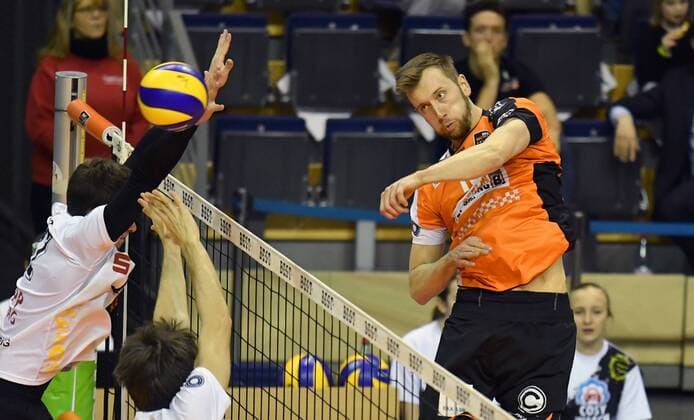 Paul Carroll (BR Volleys), beim Schmetterball BR Volleys Berlin - TV Rottenburg Deutsche Volleyball Liga, Saison 2016 2017, Herren, Männer, Männer, men, Volleyball, Deutschland, Germany, Max-Schmeling-Halle Berlin, 11.1.2017