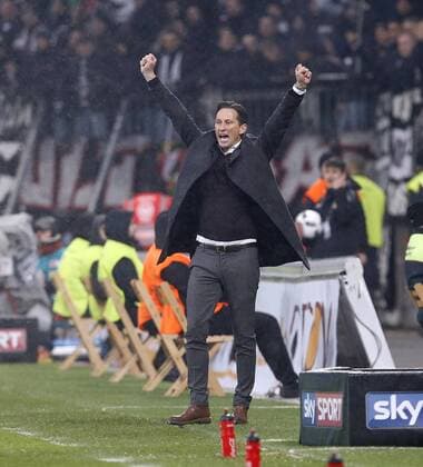 Jubel Trainer Roger Schmidt (Bayer) . Bayer 04 Leverkusen-Eintracht Frankfurt . . München, GER,11.2.2017, 20. Spieltag Fussball-Bundesliga 2016-2017.