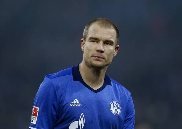 Gelsenkirchen, Deutschland, 1. Fußball-Bundesliga, FC Schalke 04 - Hertha BSC Berlint 2-0 am 11.02 .2017 in der Veltins-Arena auf Schalke in Gelsenkirchen Holger BADSTUBER (S04)