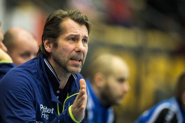 170205 Redbergslids assisterande tränare Magnus Wislander under en handbollsmatchen i Handbollsligan mellan Lugi och Redbergslid den 5 februari 2017 i Lund.  Copyright: AVDOxBILKANOVIC BB170205AB068