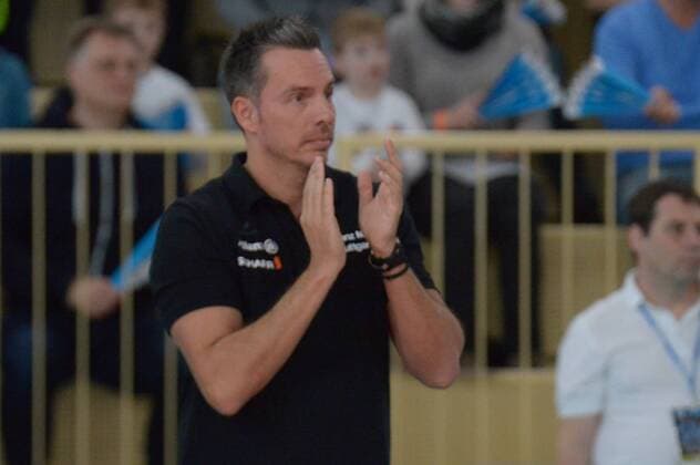 12.02.2017, xtkx, Volleyball 1.Bundesliga Damen, VC Wiesbaden - Allianz MTV Stuttgart, emspor, v.l. Guillermo Naranjo Hernandez (Stuttgart) , Wiesbaden
