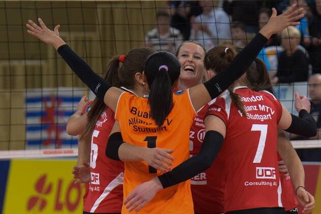 12.02.2017, xtkx, Volleyball 1.Bundesliga Damen, VC Wiesbaden - Allianz MTV Stuttgart, emspor, v.l. Wanja Buakeaw (Stuttgart), Renata Sandor (Stuttgart) , Wiesbaden