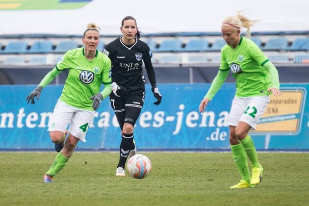 v.li.: Anja Mittag (VfL Wolfsburg, 41), Ivana Rudelic (FF USV Jena, 7), Pernille Harder (VfL Wolfsburg, 22), Fußball, 1. Bundesliga, FF USV Jena - VfL Wolfsburg, xprx