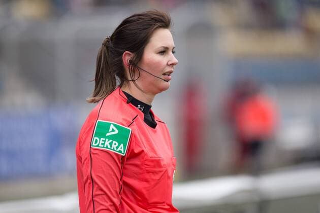 Schiedsrichterassistentin Christina Biehl; Porträt, Fußball, 1. Bundesliga, FF USV Jena - VfL Wolfsburg, xprx