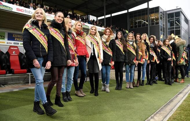12.02.2017, xfux, Fussball 1.Bundesliga, SC Freiburg - 1. FC Koeln, emspor, v.l. Anwaerterinnen fuer die Miss Germany Wahl Miss Deutschland 2017, Frauen, Maedels, Maedchen, schoen, Schoenheiten Freiburg