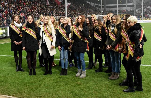 12.02.2017, xfux, Fussball 1.Bundesliga, SC Freiburg - 1. FC Koeln, emspor, v.l. Anwaerterinnen fuer die Miss Germany Wahl Miss Deutschland 2017, Frauen, Maedels, Maedchen, schoen, Schoenheiten Freiburg