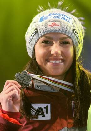 Ski Alpin, WM in St. Moritz, Siegerehrung Abfahrt der Damen ALPINE SKIING - FIS Ski WC St. Moritz SANKT MORITZ,SWITZERLAND,12.FEB.17 - ALPINE SKIING - FIS Alpine World Ski Championships, downhill, men, Audi house. Image shows Stephanie Venier (AUT). Keywords: medal. GEPAxpictures xMarioxKneisl