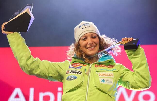 Ski Alpin, WM in St. Moritz, Siegerehrung Abfahrt der Damen ALPINE SKIING - FIS Ski WC St. Moritz SANKT MORITZ,SWITZERLAND,12.FEB.17 - ALPINE SKIING - FIS Alpine World Ski Championships, downhill, men, Audi house. Image shows the rejoicing of Ilka Stuhec (SLO). Keywords: Stoeckli, medal. GEPAxpictures xMarioxKneisl