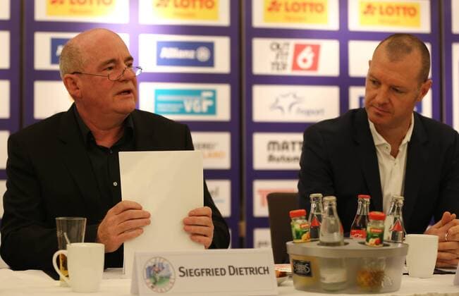13.02.2017 xcex Deutschland, Frankfurt, Fussball, Frauenfussball Pressekonferenz beim 1. FFC Frankfurt Die Verantwortlichen zieht Bilanz und geben einen Ausblick auf die zweite Hälfte der Allianz Frauen-Bundesliga Saison 2016 2017 Manager Siegfried Dietrich und Trainer Matt Ross