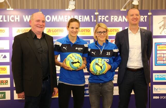 Bilder des Tages - SPORT 13.02.2017 xcex Deutschland, Frankfurt, Fussball, Frauenfussball Pressekonferenz beim 1. FFC Frankfurt Die Verantwortlichen ziehen Bilanz und geben einen Ausblick auf die zweite Hälfte der Allianz Frauen-Bundesliga Saison 2016 2017 Manager Siegfried Dietrich, Desiree Schumann, saskia Bartusiak und Trainer Matt Ross