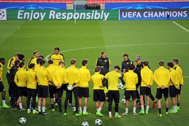 Trainer Thomas Tuchel (Borussia Dortmund) hält eine Ansprache, Training, Benfica Lissabon - Borussia Dortmund, UEFA Champions League, Achtelfinale, Fussball, 13.02.2017, Lissabon Copyright: xLangerx xEibner-Pressefotox EP_HLR