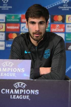 UEFA Champions League 2017, Paris St. Germain - FC Barcelona - , press conference PK Pressekonferenz and training, andres gomez, 644 cordon  xx
