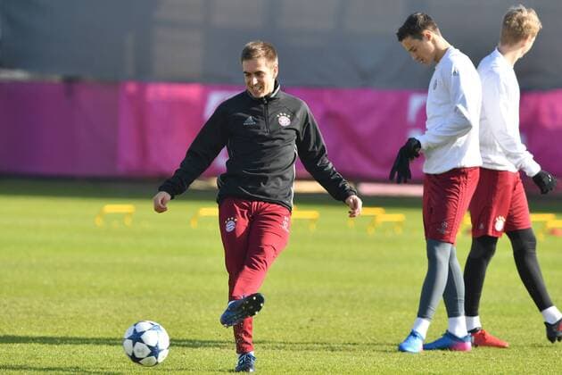 Philipp LAHM (Bayern Muenchen) am Ball,Aktion. Abschlusstraining FC Bayern Muenchen vor dem Champions League Spiel gegen Arsenal London. Trainingsgelaende an der Saebener Strasse, Fussball,am 14.02.2017.